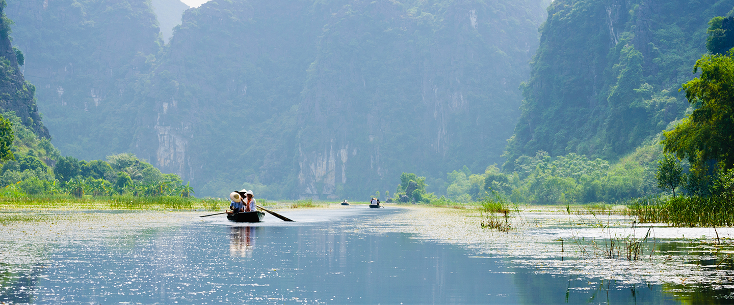 Breathtaking views of the nature & popular sights like Tam Coc & Chua Huong