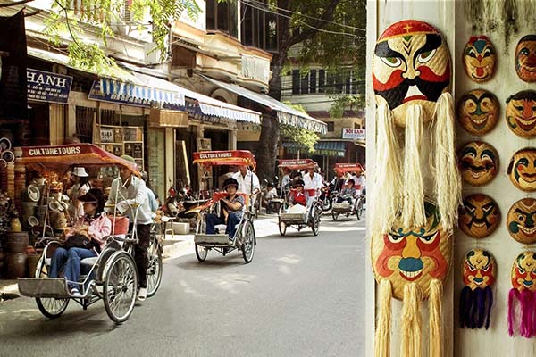 Cyclo Tour & Water Puppet Show in Hanoi Old Quarter