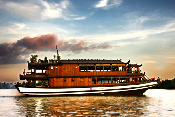 Water Puppet Show and Dinner Cruise